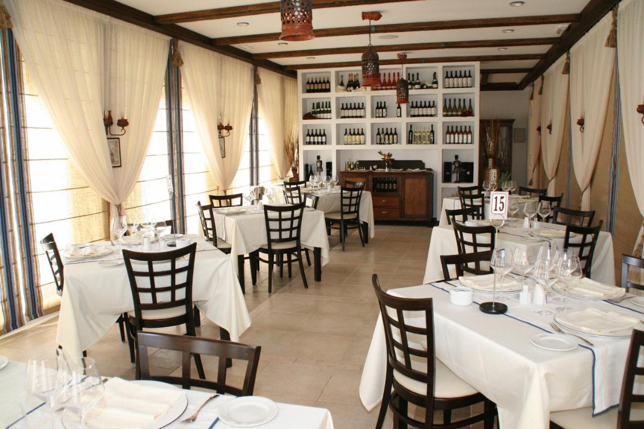 Hotel Encinar Bungalows-Restaurante Pedro Muñoz Exterior foto